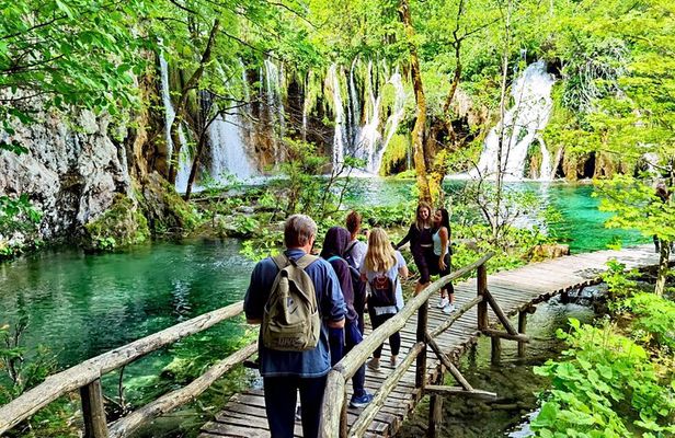 Plitvice Lakes Economy Group Tour from Split or Trogir