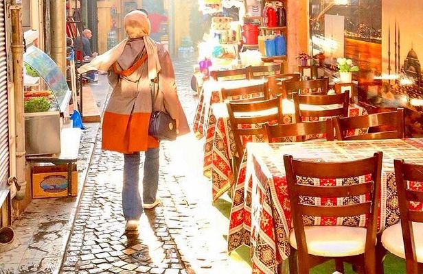 Istanbul Small-Group City and Secret Streets Tour with Guide