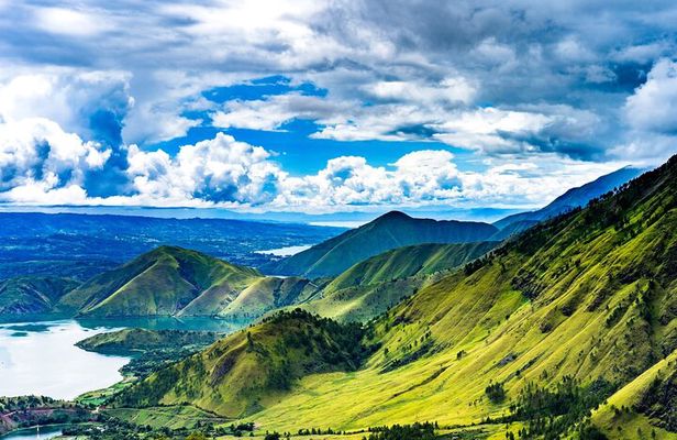 Private Mount Pusuk Buhit Hiking Tour from Samosir Island