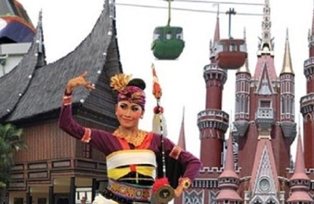 Guided Sightseeing Tour from Jakarta