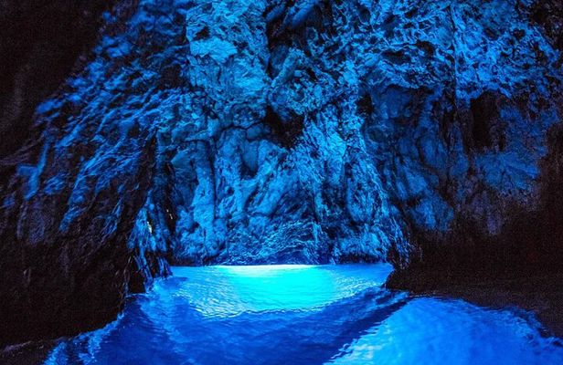 Blue cave group tour with swimming and snorkelling from Hvar