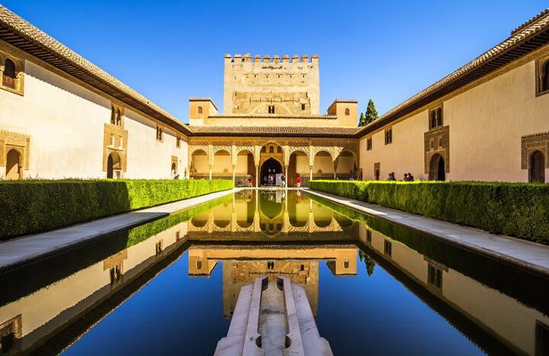 Alhambra skip-the-line tour: Nasrid Palaces, Alcazaba and Generalife