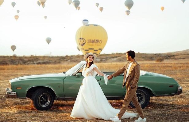 Classic Car Tour in Cappadocia with Local Wine