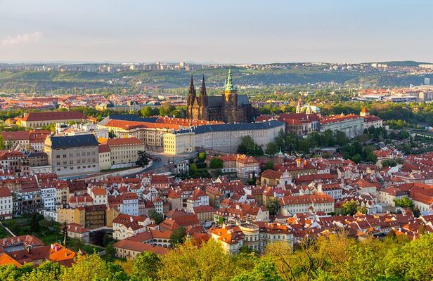 Private 2-Hour Morning Walking Tour of Prague Castle