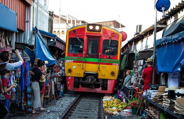 Private tour : Railway & Floating Market and the Bridge over river Kwae