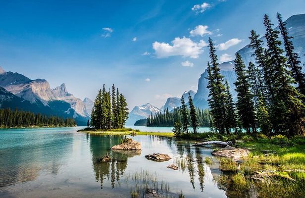 4-Day Banff, Lake Louise, Jasper, Icefield Packaged Tour