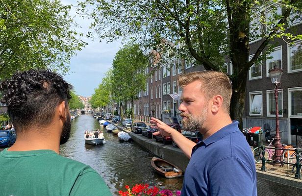 Explore hidden streets with friends