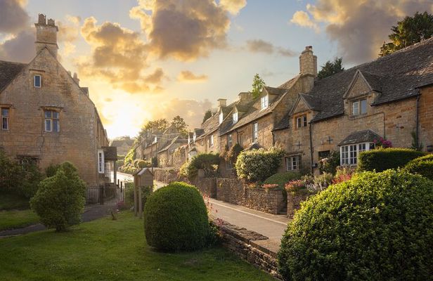 Private Cotswold Villages Day Tour see the beauty of the Villages