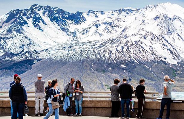 Small-group Mt. St. Helen National Park Tour from Seattle in SUV