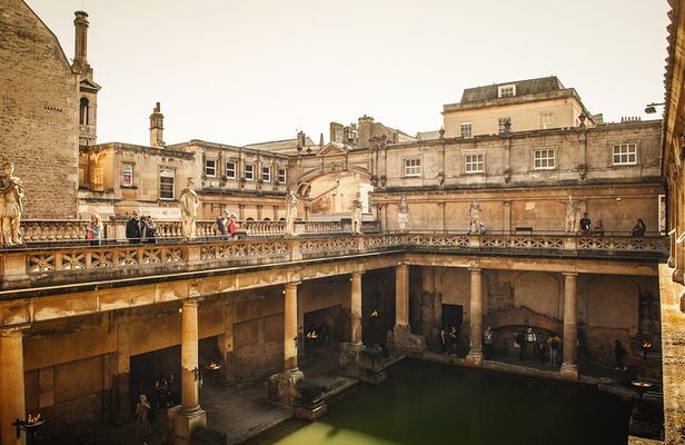 2-Day Windsor, Stonehenge, Bath & Oxford Tour Including Admission