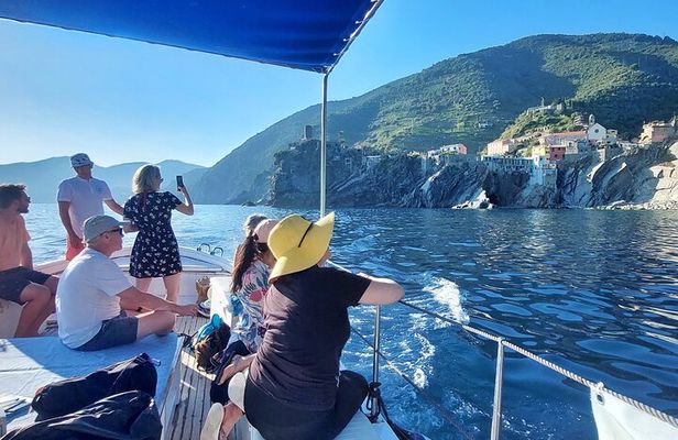 Cinque Terre tour with a traditional ligurian gozzo from Monterosso