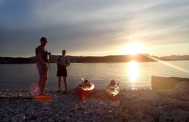 Lumbarda-Sunset Kayaking Experience with picnic: Wine and Sweets