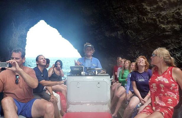 Ultimate Na Pali Coast Zodiac Boat Snorkeling and Sea Cave Tour