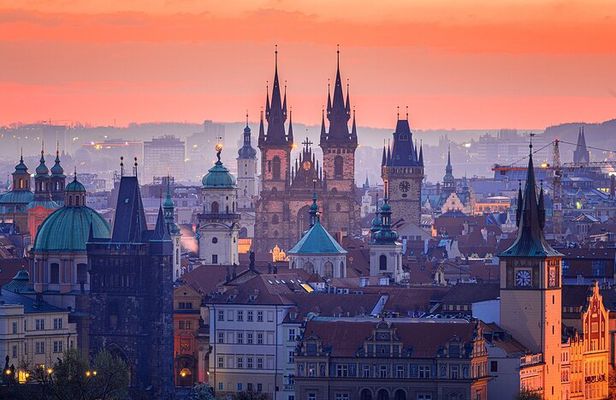 Prague Highlights, Tram & Local Flavors – 4hr Semi-private Tour