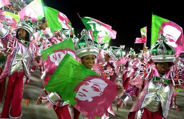 Rio de Janeiro Costume Experience in the Carnival Parade & Transfer