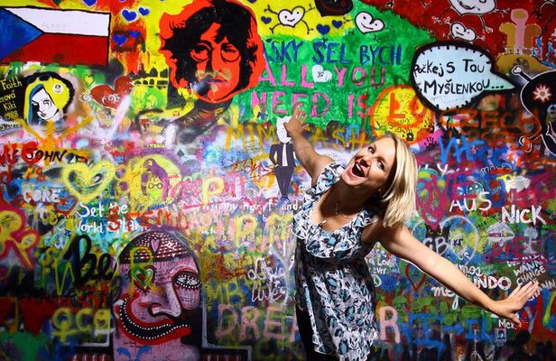 Prague DeLuxe Tour: Views, Hidden Gems, Tastings & River Cruise