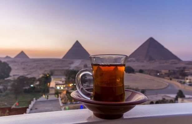 Great Pyramid Inn Lunch With Pyramids View
