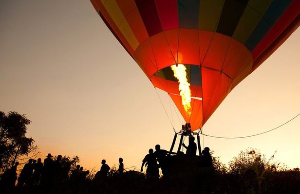 Enjoy Standard Dubai Desert Hot Air Balloon