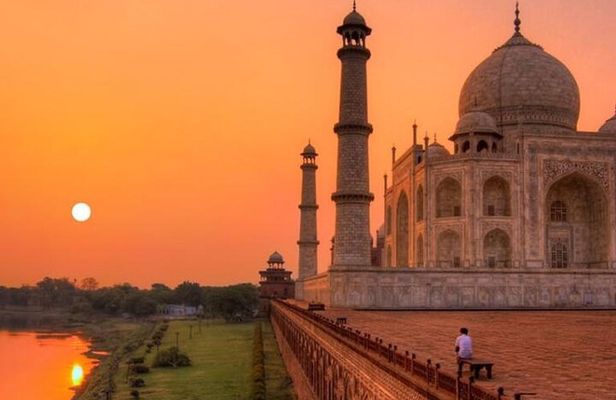 All Inclusive Private Taj Mahal Sunrise Tour with Agra Fort Visit