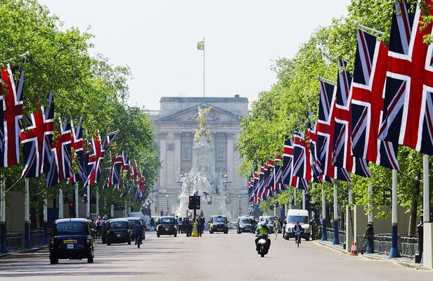Bespoke Black Cab Heathrow Layover Private Tour