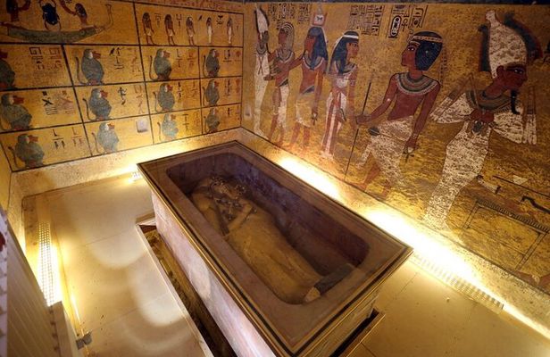 Hurghada :Day trip to Luxor:Balloon&West and East&Felucca& Dinner
