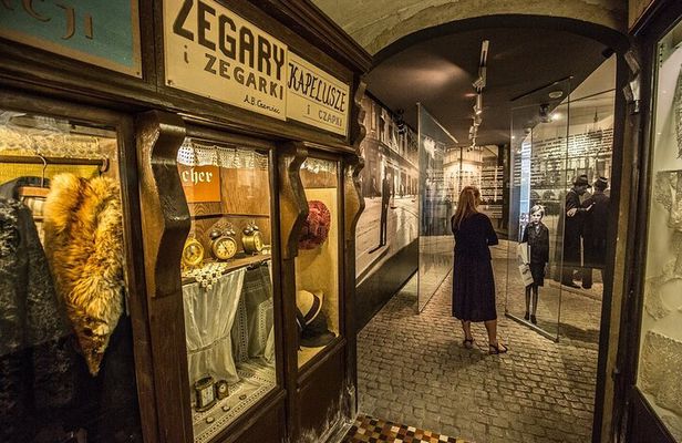 Group Tour Around Krakow by Golf Cart and Visit in Schindler Museum with ticket