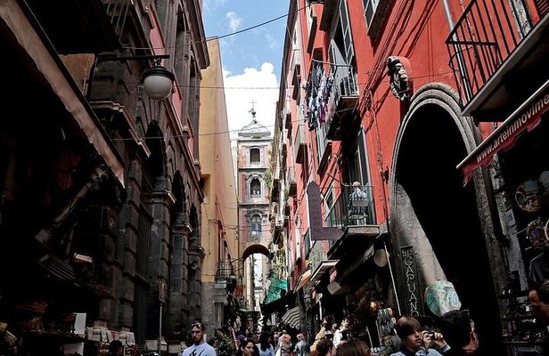 Naples walking tour + Neapolis buried