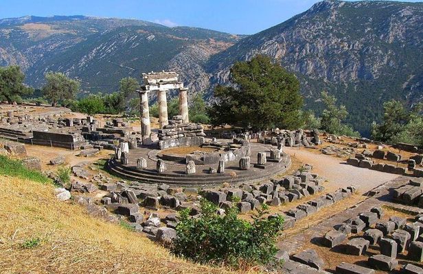 Full-Day Private Tour in Mystical Delphi and Arachova