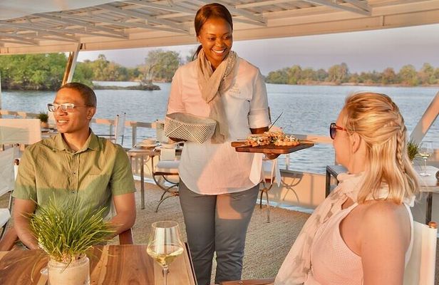 2-Hour Zambezi River Cruise Tour with Lunch and Pick Up