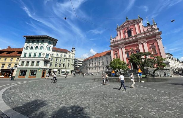 Ljubljana, Postojna Cave&Predjama Castle with Tickets from Zagreb