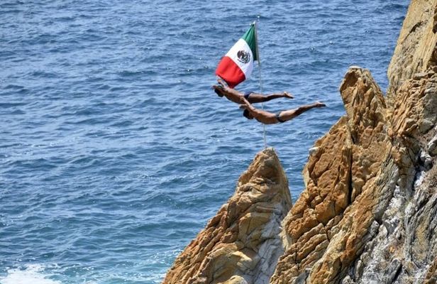 Acapulco Thrills & Treasures: Cliff Diving Show, Shopping &Lunch