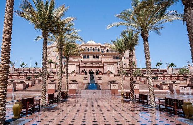 Experience the Emirates Palace from Abu Dhabi