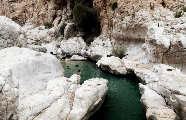 Full Day Wadi Bani and Snake Gorge Private Tour by 4x4