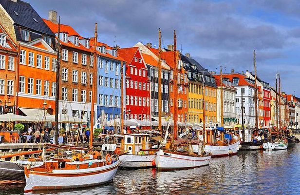 3-Hour Private City Walking Tour with a Canal Tour ticket
