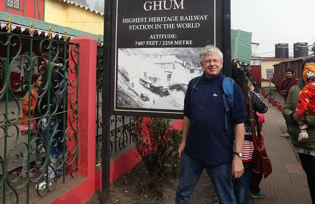 Colonial Heritage Walking Tour in Darjeeling