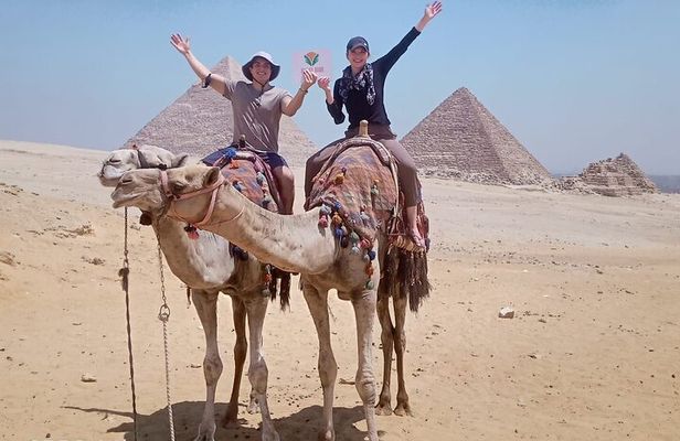 Giza Pyramids, Sphinx and Egyptian Museum Guided Day Tour from Cairo