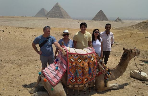 Giza Pyramids, Sphinx and Egyptian Museum Guided Day Tour from Cairo