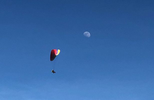 Paragliding over Medellin transport included