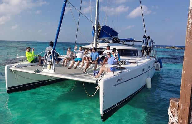 Isla Mujeres: Catamaran Tour with Snorkeling Food, Drinks, Beach
