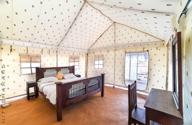 Luxury overnight safari