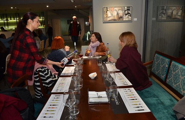 1 hour and 30 minutes wines and olive oil tasting in Greece