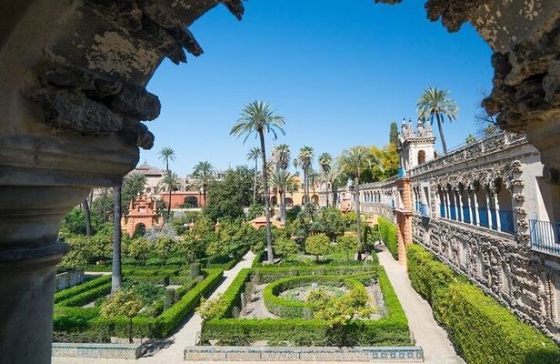 Exclusive Alcazar with breakfast or afternoon coffee in gardens