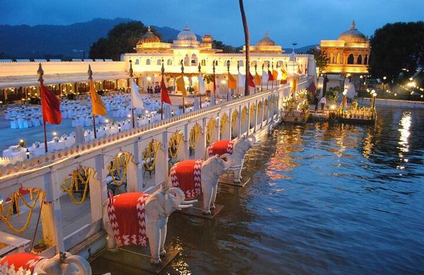 Udaipur: Jag Mandir Island Dinner with Boat Ride transfers