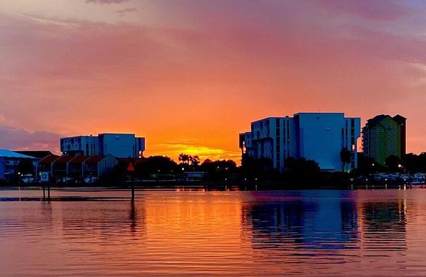 Private Sunset and Dolphin Cruise in Destin-Up to 16 Guests