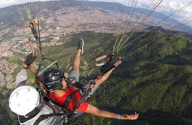 Paragliding Tour from Medellin with Transportation and Videos HD