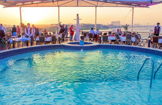 Nile River Dinner Cruise With Open Buffet in Cairo