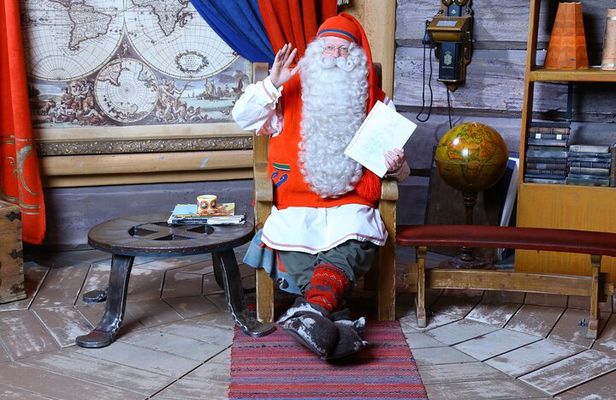Daytour to Santa Claus Village, Reindeer and Husky Safaris, Photo, and Lunch