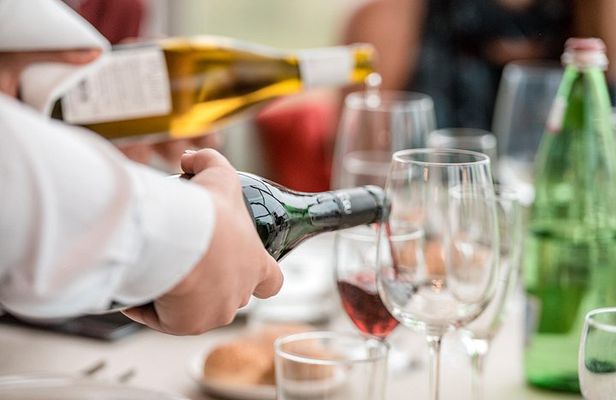 Vineyard & Winery Tour with 3 Wine Tasting near Milano