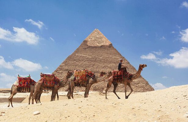 Private Visit Giza Pyramids, Egyptian Museum and Coptic Cairo