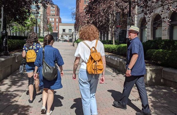 Semi-Private Old Montréal Walking Tour by Guidatour